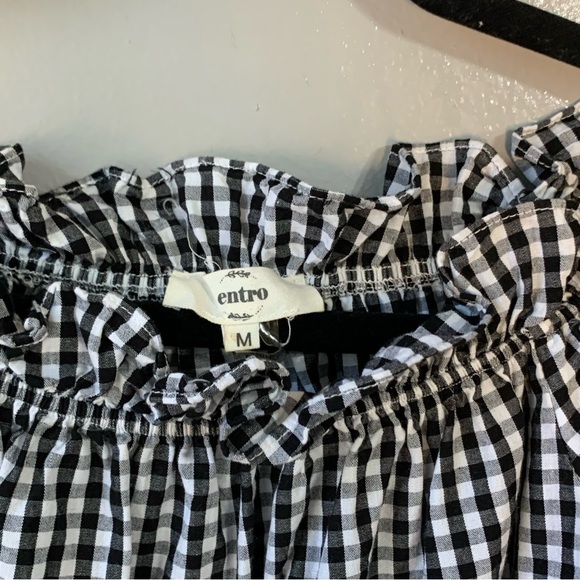 Entro black‎ and white gingham off shoulder puff sleeve popover blouse. Size M - Picture 3 of 9